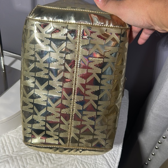 Michael Kors Delancy Pale Gold Mirror
Metallic Monogram Logo Tote EUC - Picture 8 of 17